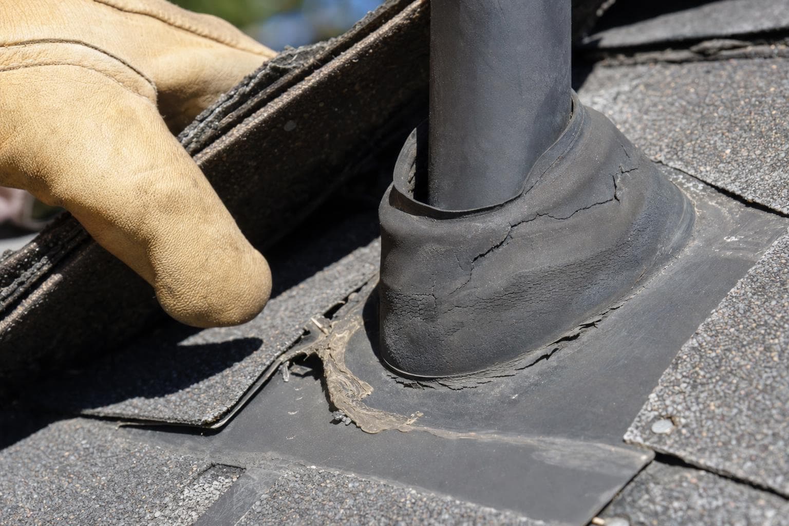 How Roofers Find a Leak: Trace the Path Before Repair