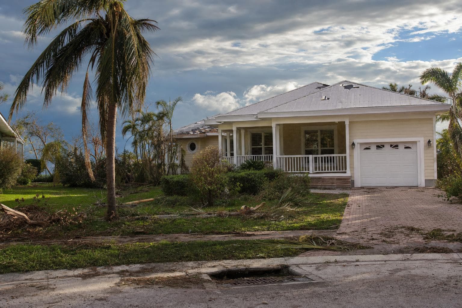 Florida Storm-Damage Roof Guide: Document the Roof Area