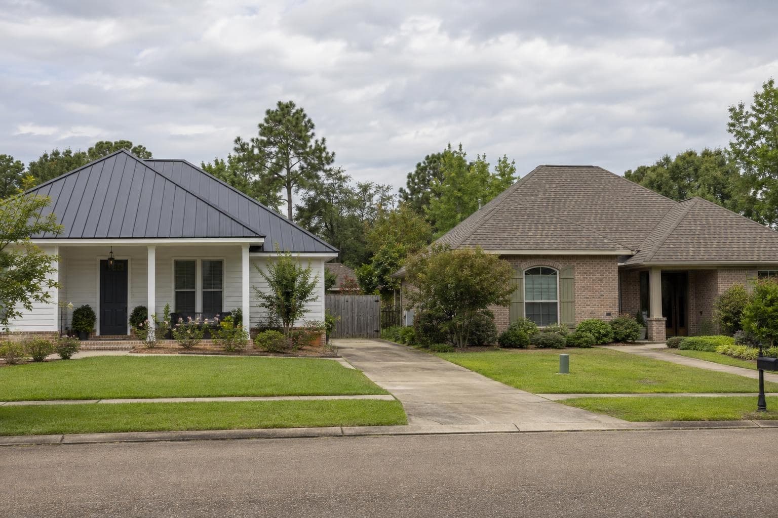 Metal vs Shingle Roof in Mississippi: Prices, Lifespan Tradeoffs, and Which One Fits Your Timeline
