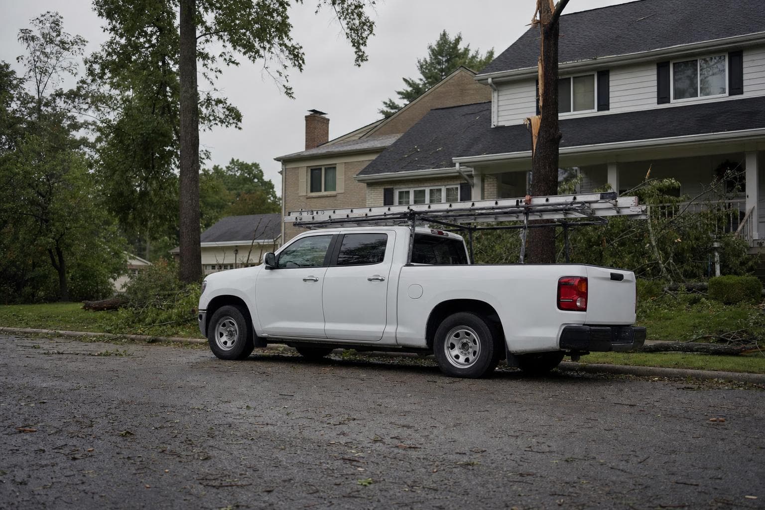 How to Screen a Roofing Contractor After a Storm