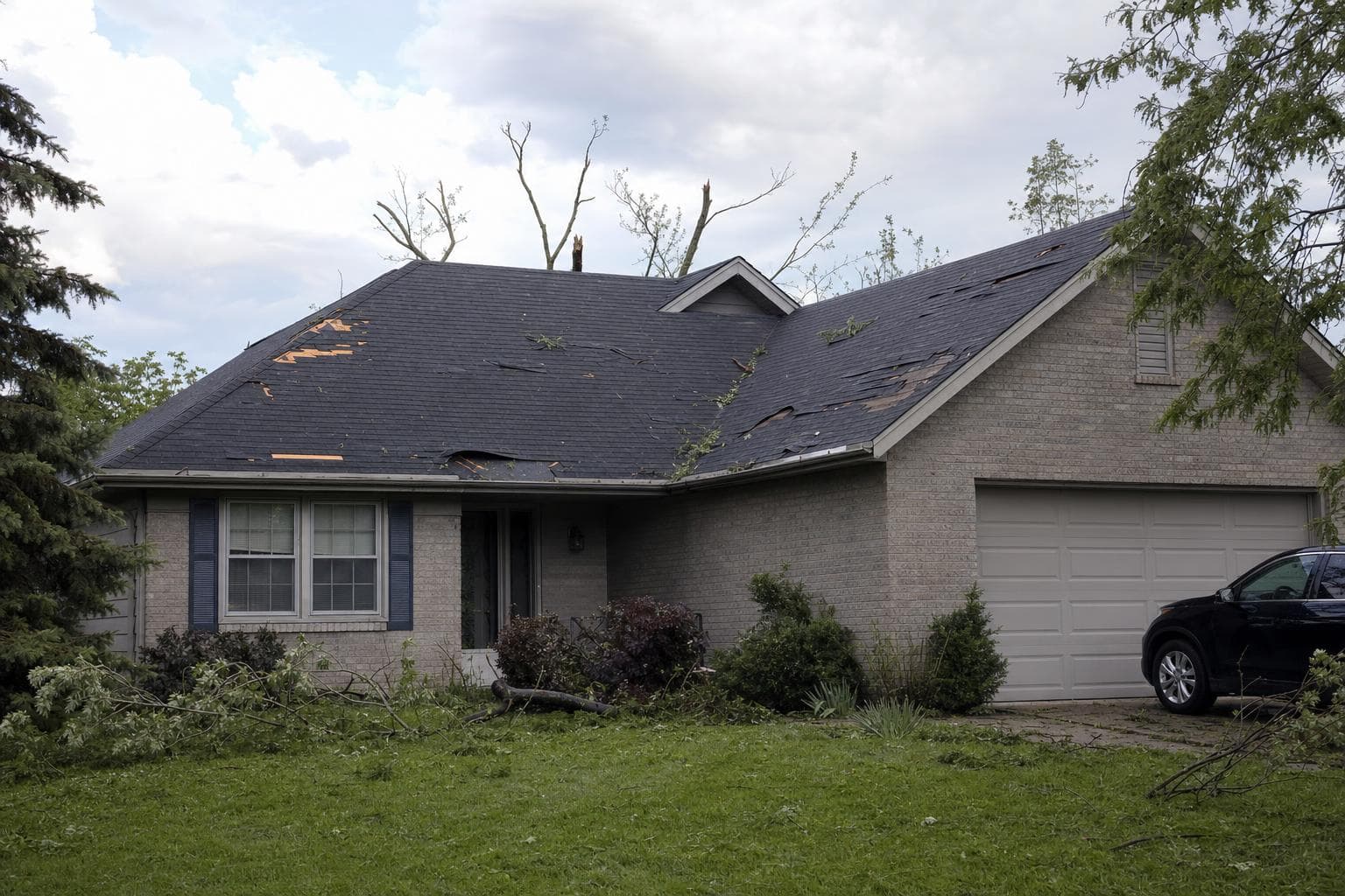 Storm Damage on an Illinois Roof: What to Do in the First 48 Hours