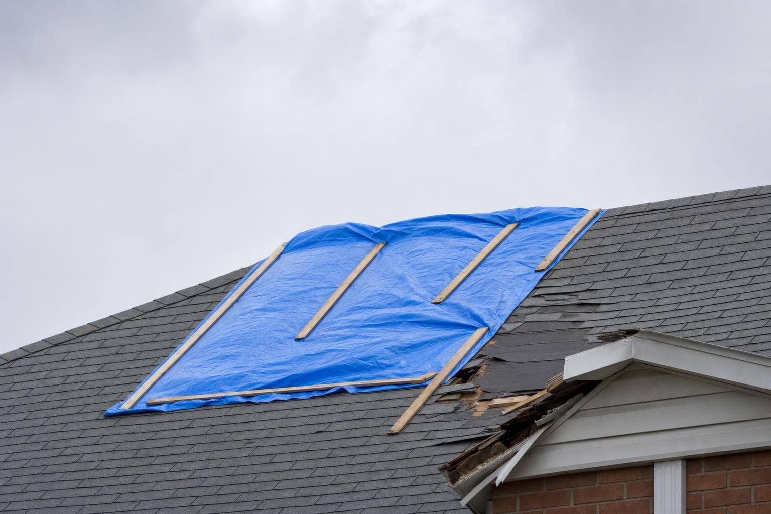 Roof tarping cost: what emergency cover really runs.